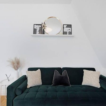 Roomy One Bed Loft Apartment Бішопс-Стортфорд Екстер'єр фото