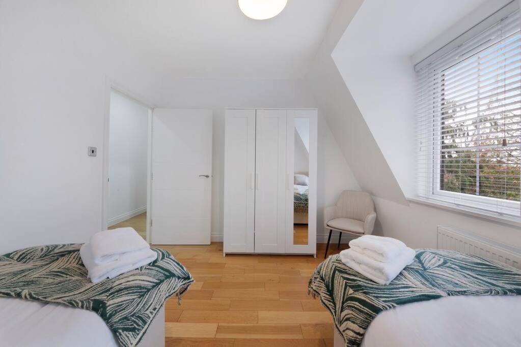 Roomy One Bed Loft Apartment Бішопс-Стортфорд Екстер'єр фото