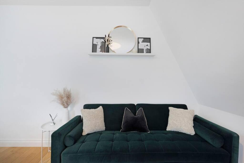Roomy One Bed Loft Apartment Бішопс-Стортфорд Екстер'єр фото